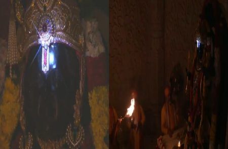 BREAKING : ಅಯೋಧ್ಯೆಯಲ್ಲಿ ಸೂರ್ಯ ದೇವನಿಂದ ರಾಮಲಲ್ಲಾನಿಗೆ ‘ಸೂರ್ಯ ತಿಲಕ’ : ವಿಡಿಯೋ ವೈರಲ್ | WATCH VIDEO