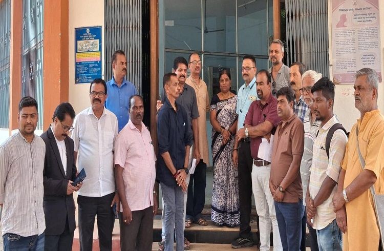 ಸಾಗರದಲ್ಲಿ ‘ನೂತನ ಜಾಹೀರಾತು ನೀತಿ- 2026’ಕ್ಕೆ ಪತ್ರಕರ್ತರ ವಿರೋಧ, ಎಸಿಗೆ ‘KUWJ’ ಮನವಿ