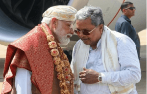 ಮಾತೊಂದ ಹೇಳುವೆ ಹತ್ತಿರ ಹತ್ತಿರ ಬಾ : ಪ್ರಧಾನಿ ಮೋದಿ, ಸಿಎ ಸಿದ್ದರಾಮಯ್ಯ ಫೋಟೋ ವೈರಲ್
