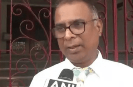 ‘ಜೈ ಶ್ರೀ ರಾಮ್’ ಅಂದವರಿಗೆ ಚಿಕಿತ್ಸೆಯಲ್ಲಿ ಡಿಸ್ಕೌಂಟ್!: ವೈದ್ಯನ ವಿಭಿನ್ನ ಆಫರ್ಗೆ ವೈದ್ಯಕೀಯ ಮಂಡಳಿ ಗರಂ !