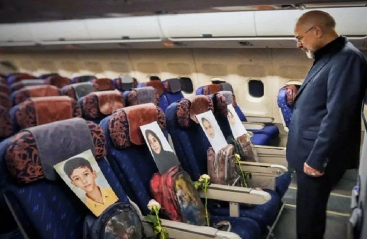 ಮೀನಾಬ್ 168: ವಿಮಾನದಲ್ಲಿ ರಕ್ತಸಿಕ್ತ ಬ್ಯಾಗ್, ಶೂಗಳೊಂದಿಗೆ ಪಾಕಿಸ್ತಾನ ತಲುಪಿದ ಇರಾನ್ ನಿಯೋಗ : ಫೋಟೋ ವೈರಲ್.!