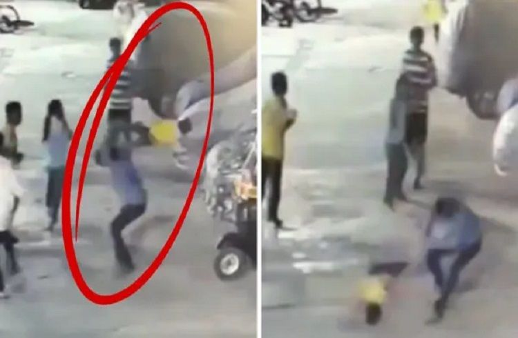 SHOCKING : ಕ್ಷುಲ್ಲಕ ಕಾರಣಕ್ಕೆ 4 ವರ್ಷದ ಮಗುವನ್ನು ಎತ್ತಿ ನೆಲಕ್ಕೆ ಎಸೆದ ಪಾಪಿ : ಆಘಾತಕಾರಿ ವಿಡಿಯೋ ವೈರಲ್ | WATCH VIDEO