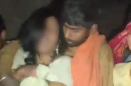 SHOCKING : ಮಹಿಳೆ ಮೇಲೆ ಸಾಮೂಹಿಕ ಅತ್ಯಾಚಾರಕ್ಕೆ ಯತ್ನ; ನೆರವಾಗುವ ಬದಲು ವಿಡಿಯೋ ಚಿತ್ರೀಕರಿಸಿದ ಜನ.!