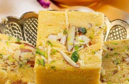 ಸೋನ್ ಪಾಪ್ಡಿ: ಕೇವಲ ದೀಪಾವಳಿಯ ಉಡುಗೊರೆಯಲ್ಲ, ಇದು ಭಾರತೀಯ ಸಿಹಿ ಪರಂಪರೆಯ ಪದರಗಳ ಕಥೆ!