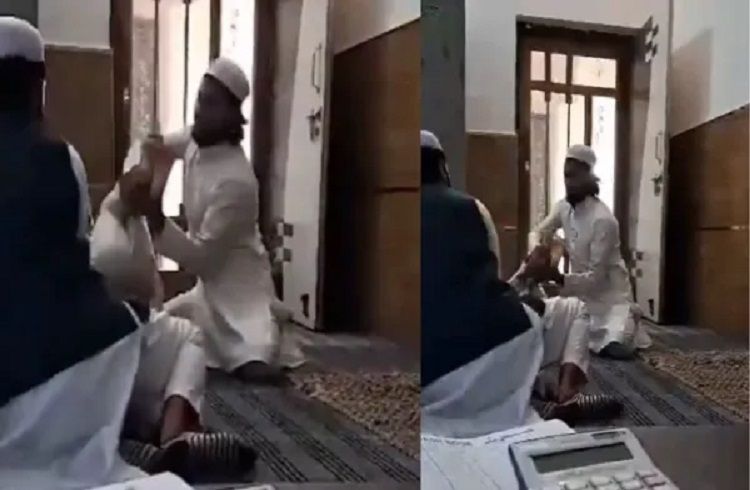SHOCKING : ಮದರಸಾದಲ್ಲಿ 10 ವರ್ಷದ ಬಾಲಕನಿಗೆ 30 ಸೆಕೆಂಡ್ಗಳಲ್ಲಿ 36 ಬಾರಿ ಥಳಿಸಿದ ಮೌಲ್ವಿ : ಆಘಾತಕಾರಿ ವಿಡಿಯೋ ವೈರಲ್ | WATCH VIDEO