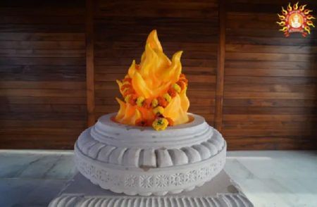 ಅಯೋಧ್ಯೆ ರಾಮಮಂದಿರದಲ್ಲಿ `ಕೃತಕ ಜ್ಯೋತಿ’ ವಿವಾದ: ಸಾಮಾಜಿಕ ಜಾಲತಾಣದಲ್ಲಿ ಆಕ್ರೋಶ.!