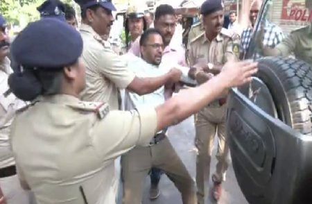 ಧಾರವಾಡದಲ್ಲಿ ಉದ್ಯೋಗಾಕಾಂಕ್ಷಿಗಳ ಪ್ರತಿಭಟನೆ, ಹಲವರನ್ನು ಪೊಲೀಸರು ವಶಕ್ಕೆ