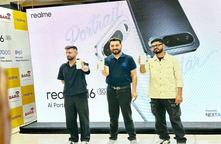 ಭಾರತದ ಮೊದಲ ‘ಸೆಲ್ಫಿ ಮಿರರ್’ ಫೋನ್ ರಿಯಲ್ಮಿ 16 5G ಬಿಡುಗಡೆ: ಬೆಲೆ ಎಷ್ಟು ಗೊತ್ತಾ?