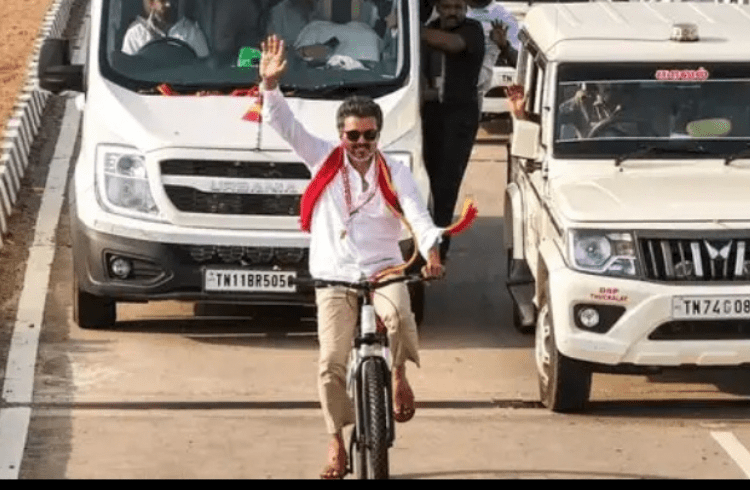 Watch video: ಸೈಕಲ್ ಸವಾರಿಯಲ್ಲಿ ವಿಜಯ್ ಕಂಗಾಲು: ಹೂ ಎಸೆದಿದ್ದಕ್ಕೆ ‘ಬಾಂಬ್’ ಎಂದು ಬೆಚ್ಚಿಬಿದ್ದ ನಟ!