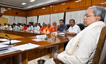 ಮೀಸಲಾತಿ ಹೆಚ್ಚಳ: 9ನೇ ಶೆಡ್ಯೂಲ್ಗೆ ಸೇರಿಸಲು ಸಿಎಂ ಸಿದ್ದರಾಮಯ್ಯ ಅವರಿಗೆ ವಾಲ್ಮೀಕಿ ಸಮಾಜದ ಮನವಿ