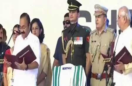 BREAKING : ಕೇರಳಂನ ನೂತನ ‘CM’ ಆಗಿ ವಿ.ಡಿ ಸತೀಶನ್ ಪ್ರಮಾಣ ವಚನ ಸ್ವೀಕಾರ |WATCH VIDEO