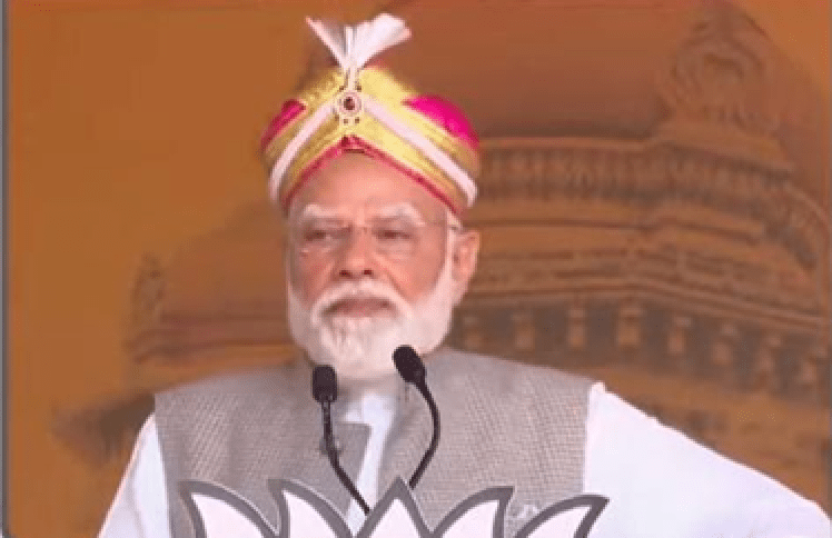 BREAKING : ಕರ್ನಾಟಕದಲ್ಲಿ ಅಧಿಕಾರ ಹಸ್ತಾಂತರ ವಿಚಾರಕ್ಕೆ ಸಿಎಂ, ಡಿಸಿಎಂ ನಡುವೆ ಪೈಪೋಟಿ ನಡೀತಿದೆ : ಮೋದಿ ಲೇವಡಿ