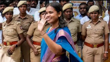 ಯಾರು ಈ ಎಸ್. ಕೀರ್ತನಾ? ವಿಜಯ್ ಸಂಪುಟದ ಏಕೈಕ ಮಹಿಳಾ ಮಂತ್ರಿ; ಹಿಂದಿ ಭಾಷಣದ ಮೂಲಕ ರಾಷ್ಟ್ರಮಟ್ಟದಲ್ಲಿ ಸದ್ದು!