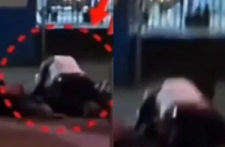 SHOCKING : ಸಾರ್ವಜನಿಕ ಸ್ಥಳದಲ್ಲೇ ಲೈಂಗಿಕ ಕ್ರಿಯೆಯಲ್ಲಿ ಮುಳುಗಿದ ಜೋಡಿ : ವೀಡಿಯೋ ವೈರಲ್ |WATCH VIDEO