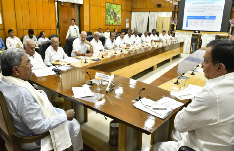 BREAKING : ಸಿಎಂ ಸಿದ್ದರಾಮಯ್ಯ ರಾಜೀನಾಮೆ ನೀಡಿದರೆ, ಬದಲಾಗಲಿದೆ ಇಡೀ ಸಚಿವ ಸಂಪುಟ!