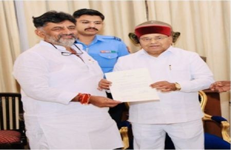 BREAKING : ಸಿಎಂ ಆಗಿ ಪ್ರಮಾಣ ವಚನ ಸ್ವೀಕಾರಕ್ಕೆ ರಾಜ್ಯಪಾಲರ ಬಳಿ ಜೂ.1 ಅಥವಾ ಜೂ.5ಕ್ಕೆ ದಿನಾಂಕ ಕೇಳಿದ ಡಿಕೆಶಿ.!