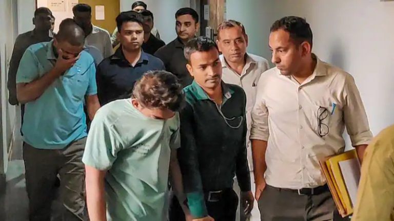 BREAKING: ಒಂದೇ ಕುಟುಂಬದ ಐವರು ನೀಟ್ ಪಾಸ್; ಪತ್ರಿಕೆ ಸೋರಿಕೆ ಪ್ರಕರಣದಲ್ಲಿ ಮೂವರು ಅರೆಸ್ಟ್!