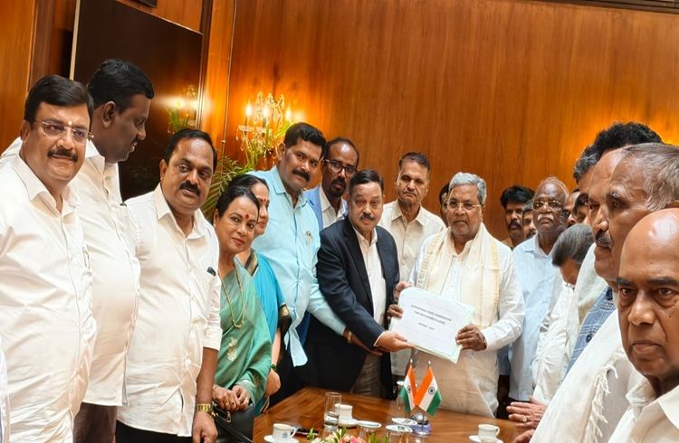 ರಾಜ್ಯ ರಾಜಕೀಯದಲ್ಲಿ ಮತ್ತೊಂದು ಬೆಳವಣಿಗೆ: ಇಂದೇ ಜಾತಿಗಣತಿ ವರದಿ ಸ್ವೀಕರಿಸಿದ ಸಿಎಂ ಸಿದ್ಧರಾಮಯ್ಯ