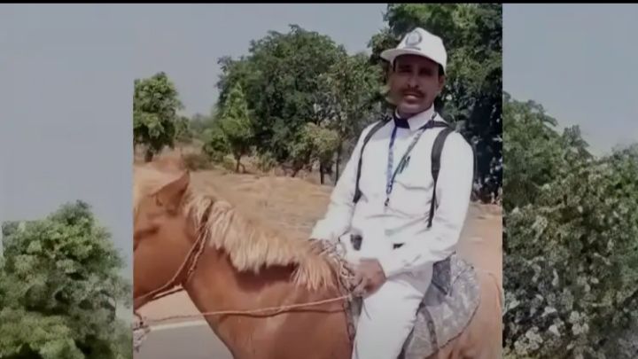 ಪೆಟ್ರೋಲ್ ಬಂಕ್ಗಳಲ್ಲಿ ಕಿಲೋಮೀಟರ್ ಗಟ್ಟಲೆ ಕ್ಯೂ: ಹಾರ್ಸ್ ರೈಡಿಂಗ್ ಮಾಡ್ತಾ ‘ಜನಗಣತಿ’ ಡ್ಯೂಟಿಗೆ ಹೊರಟ ಸರ್ಕಾರಿ ಶಿಕ್ಷಕ!
