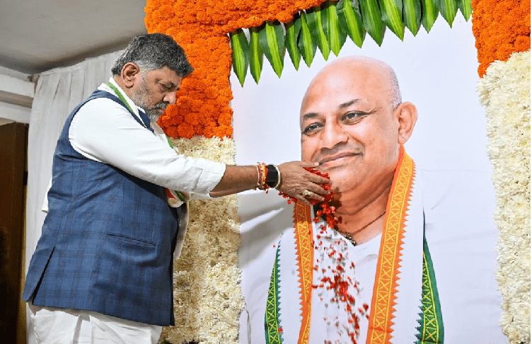 ಹುಟ್ಟು ಸಾವಿನ ನಡುವೆ ನಾವು ಸಮಾಜಕ್ಕೆ ಏನು ಕೊಡುಗೆ ನೀಡುತ್ತೇವೆ ಎಂಬುದು ಮುಖ್ಯ : ಸೂರಜ್ ಹೆಗ್ಡೆ ಶ್ರದ್ಧಾಂಜಲಿ ಕಾರ್ಯಕ್ರಮದಲ್ಲಿ ಸಿಎಂ ಹೇಳಿಕೆ