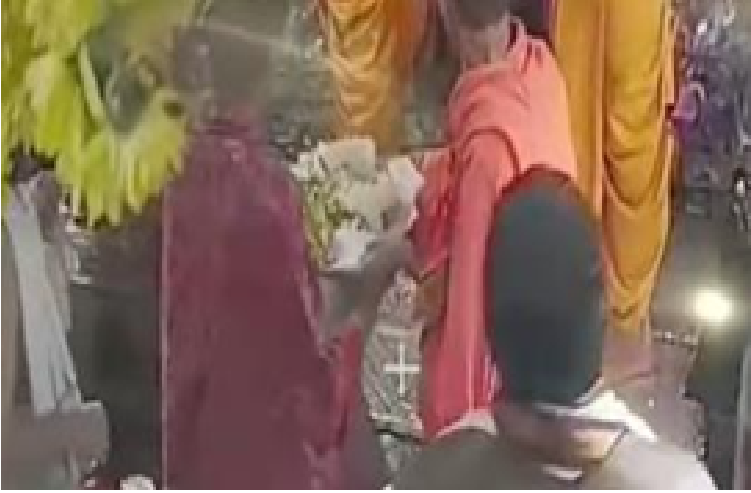 BREAKING : ಕೊಲ್ಲೂರು ಮುಕಾಂಬಿಕೆ ದರ್ಶನ ಪಡೆದು ವಿಶೇಷ ಪೂಜೆ ಸಲ್ಲಿಸಿದ ತಮಿಳುನಾಡು ಸಿಎಂ ವಿಜಯ್ ಜೋಸೆಫ್