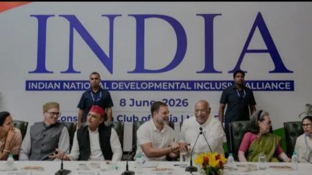 ‘INDIA’ ಮೈತ್ರಿಕೂಟದ ಸಭೆಯಲ್ಲಿ ಕಾಂಗ್ರೆಸ್ಗೆ ತರಾಟೆ: ‘ದೊಡ್ಡ ಮನಸ್ಸು’ ತೋರುವಂತೆ ನಾಯಕರ ಆಗ್ರಹ!