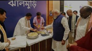 ಪ್ರಧಾನಿ ಮೋದಿ ಐತಿಹಾಸಿಕ ಸಾಧನೆ: ದಾಖಲೆ ಮುರಿದ ಖುಷಿಯಲ್ಲಿ ಎನ್ಡಿಎ ನಾಯಕರೊಂದಿಗೆ ‘ಜಾಲ್ಮುರಿ’ ಸವಿದ PM!