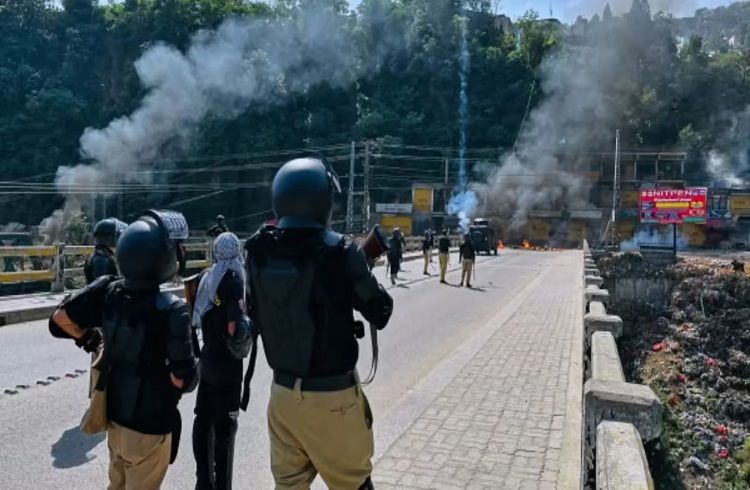 SHOCKING : ಪಾಕ್ ಆಕ್ರಮಿತ ಕಾಶ್ಮೀರದಲ್ಲಿ ನರಮೇಧ : ಪಾಕ್ ಸೇನೆಯಿಂದ 30 ಕ್ಕೂ ಹೆಚ್ಚು ನಾಗರಿಕರ ಹತ್ಯೆ