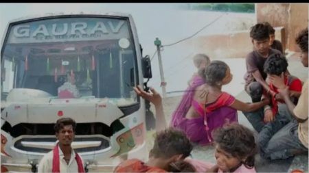 BREAKING: ಬಿಹಾರದಲ್ಲಿ ಭೀಕರ ದುರಂತ: ಬಸ್ಗೆ ೧೧,೦೦೦ ವೋಲ್ಟ್ ವಿದ್ಯುತ್ ತಂತಿ ತಗುಲಿ ದಂಪತಿ ಸಾವು, ೧೦ ಜನರಿಗೆ ಗಾಯ