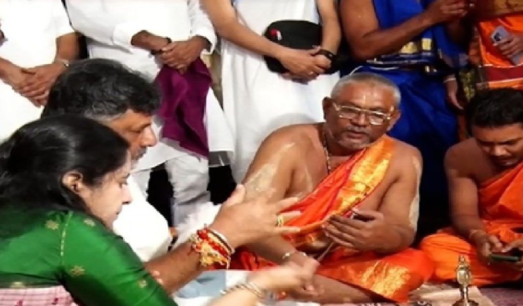 dk-shivakumar-karnataka-cm-panchamukhi-anjaneya-temple