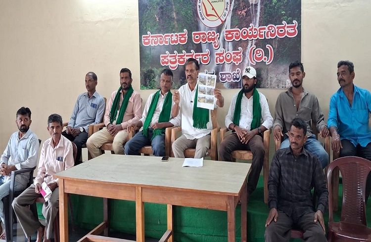 ಸಾಗರದಲ್ಲಿ ಬಡ ರೈತರ ಮೇಲೆ ಅರಣ್ಯಾಧಿಕಾರಿಗಳ ದೌರ್ಜನ್ಯ; ಸಂಯುಕ್ತ ರೈತ ಸಂಘದ ತಾಲ್ಲೂಕು ಅಧ್ಯಕ್ಷ ಮಂಜಪ್ಪ ಹಿರೇನೆಲ್ಲೂರು ಆಕ್ರೋಶ!