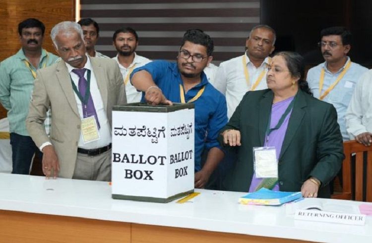 BIG BREAKING: ಕರ್ನಾಟಕ ವಿಧಾನ ಪರಿಷತ್ ಚುನಾವಣೆ: 222 ಮತಗಳ ಪೈಕಿ ಒಂದು ಮತ ಅಸಿಂಧು