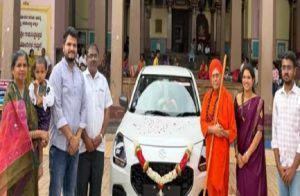 ಗುರು ಋಣ ಮರೆತಿಲ್ಲ ಈ ಶಿಷ್ಯ: ನಿವೃತ್ತಿ ದಿನವೇ ನೆಚ್ಚಿನ ಶಿಕ್ಷಕನಿಗೆ `ಸ್ವಿಫ್ಟ್ ಕಾರು’ ಗಿಫ್ಟ್ ನೀಡಿದ ವಿದ್ಯಾರ್ಥಿ!