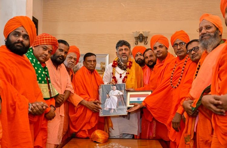 ಜೀವ ಬೆದರಿಕೆ ಹಿನ್ನೆಲೆಯಲ್ಲಿ ಶ್ರೀ ಪ್ರಣವಾನಂದರಾಮ್ ಮಹಾಸ್ವಾಮಿಗಳಿಗೆ ಭದ್ರತೆ ನೀಡಿ: ಸ್ವಾಮೀಜಿಗಳಿಂದ ಸಿಎಂಗೆ ಮನವಿ